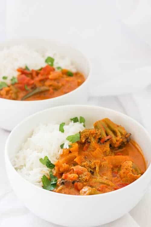 Vegan Curry Recipes - chickpea curry, potato curry, thai curry, vegan curry, vegetarian curry, instant pot curry #vegancurry #chickpeacurry #vegancurryrecipes #lentilcurry